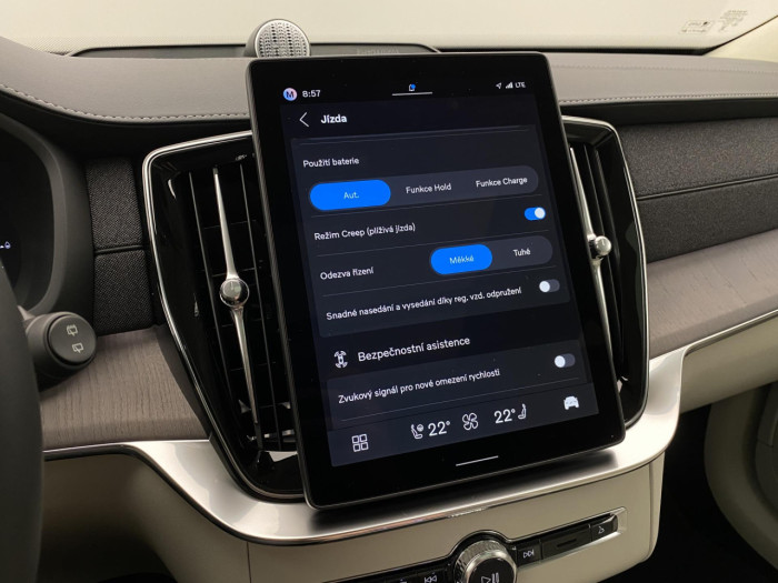 Volvo XC90 T8 AWD Plug-in DARK ULTRA na operativní leasing
