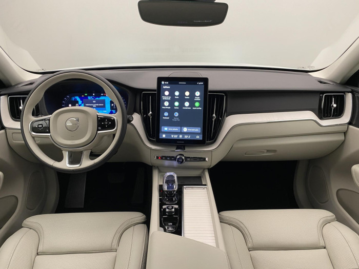 Volvo XC60 B5 AWD AUT DARK PLUS na operativní leasing