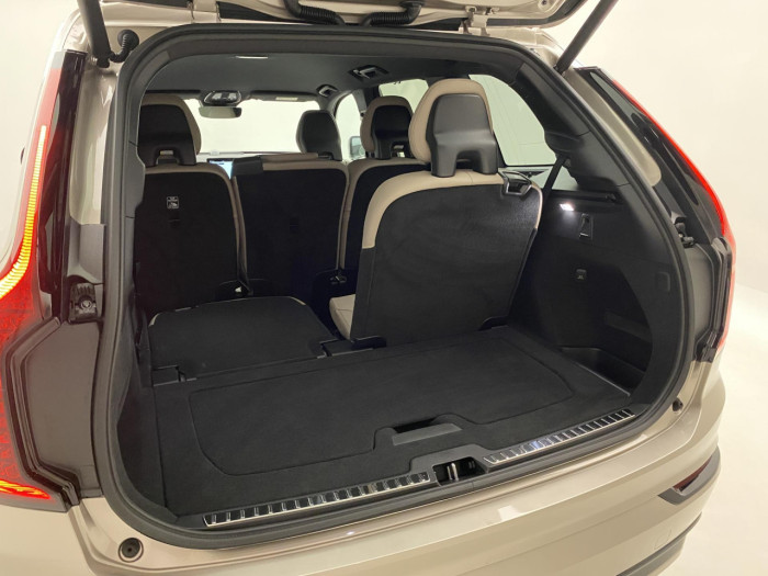 Volvo XC90 T8 AWD Plug-in DARK PLUS 7m na operativní leasing
