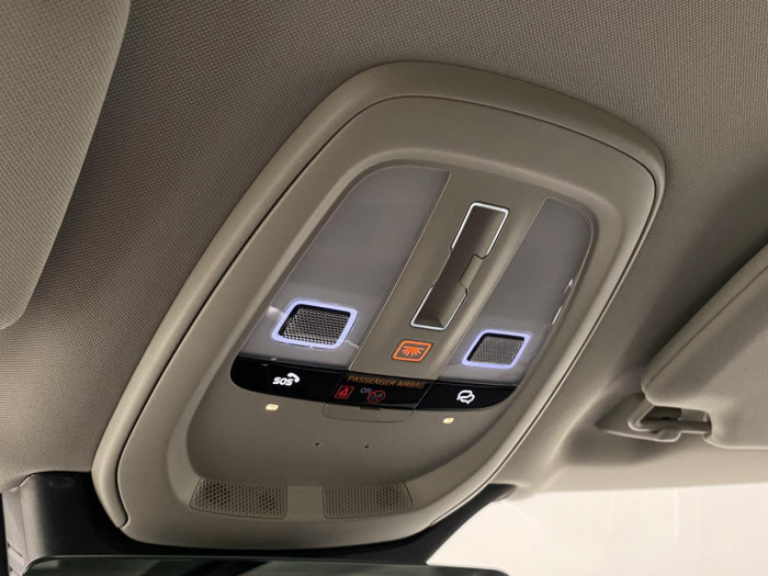 Volvo XC90 T8 AWD Plug-in DARK PLUS 7m na operativní leasing