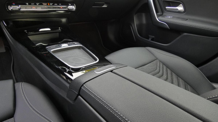 Mercedes-Benz Třídy A 180 Sedan Progessive na operativní leasing