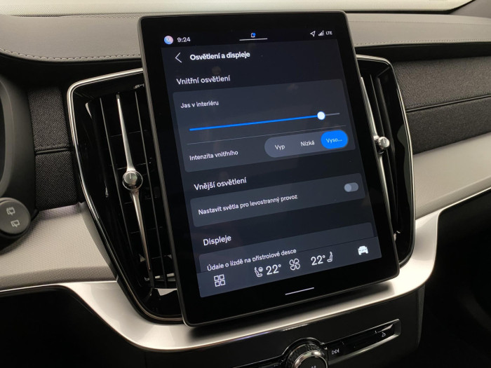 Volvo XC90 B5 AWD BLACK EDITION PLUS 7 na operativní leasing