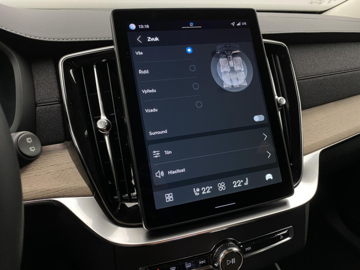 Volvo XC90 T8 AWD RECHARGE DARK PLUS 7m na operativní leasing