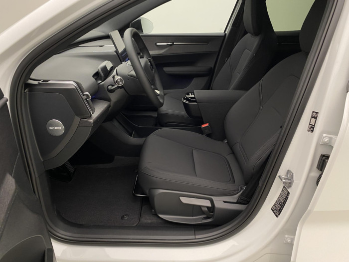 Volvo EX30 P5 LONG RANGE ELETRIC PLUS na operativní leasing