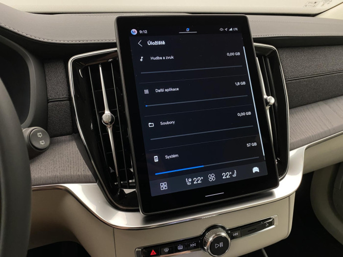 Volvo XC90 T8 AWD Plug-in BRIGHT PLUS 7m na operativní leasing