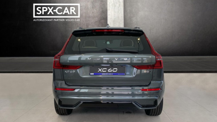 Volvo XC60 PLUS DARK, B5 AWD, 184+10 kW / 250+14 HP na operativní leasing