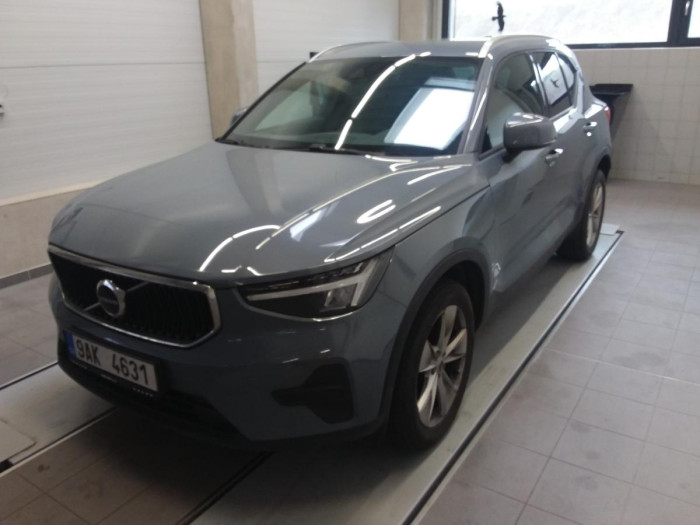 Volvo XC40 T2 FWD Momentum Core na operativní leasing