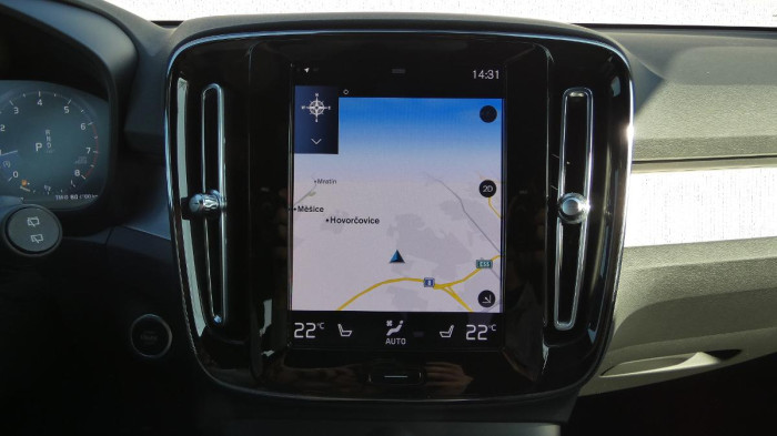 Volvo XC40 T2 FWD Momentum Core na operativní leasing