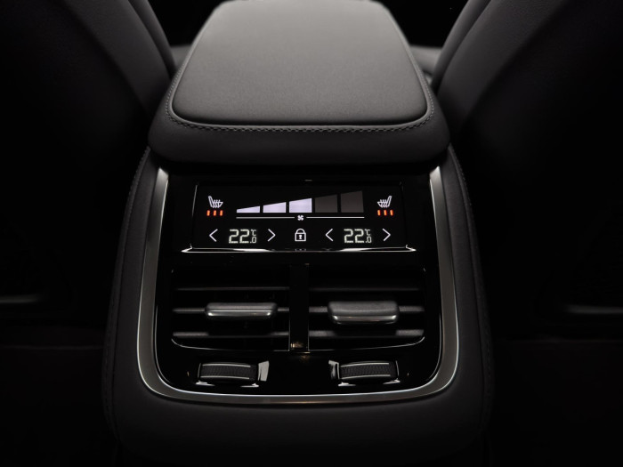 Volvo XC90 T8 AWD Plug-in BRIGHT PLUS 7m na operativní leasing