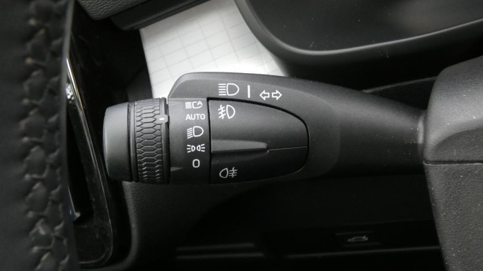 Volvo XC40 B3 PLUS DARK na operativní leasing