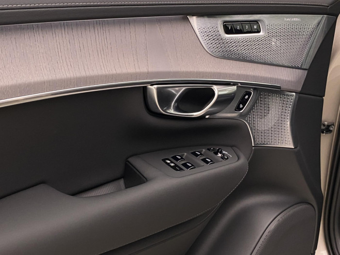 Volvo XC90 T8 AWD Plug-in BRIGHT ULTRA na operativní leasing