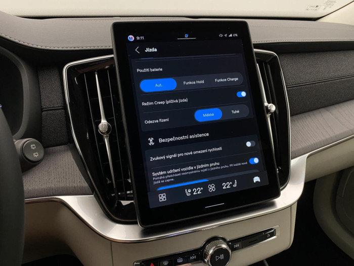 Volvo XC90 T8 AWD Plug-in BRIGHT PLUS 7m na operativní leasing