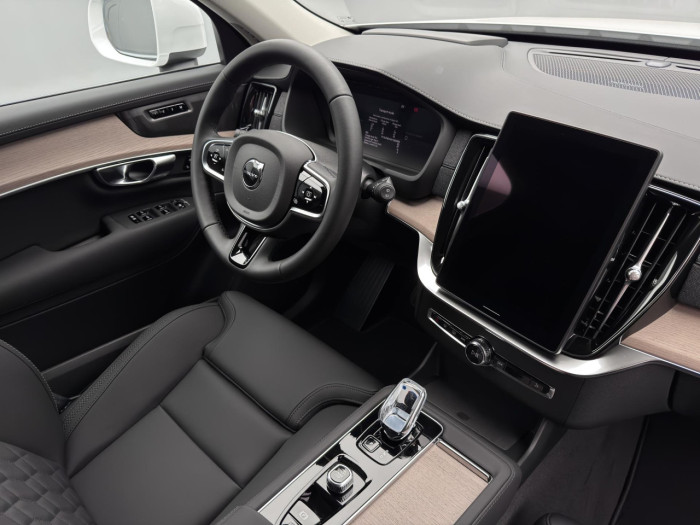 Volvo XC90 T8 AWD Plug-in BRIGHT PLUS 7m na operativní leasing