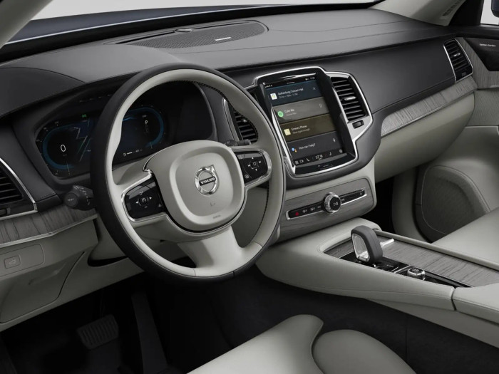 Volvo XC90 Plus Bright 2.0 B5 173 kW Nafta 4x4 Automatická převodovka na operativní leasing