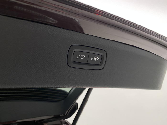 Volvo XC90 B5 AWD AUT CORE 7míst na operativní leasing