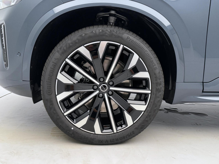 Volvo XC90 B5 AWD AUT DARK PLUS 7míst na operativní leasing