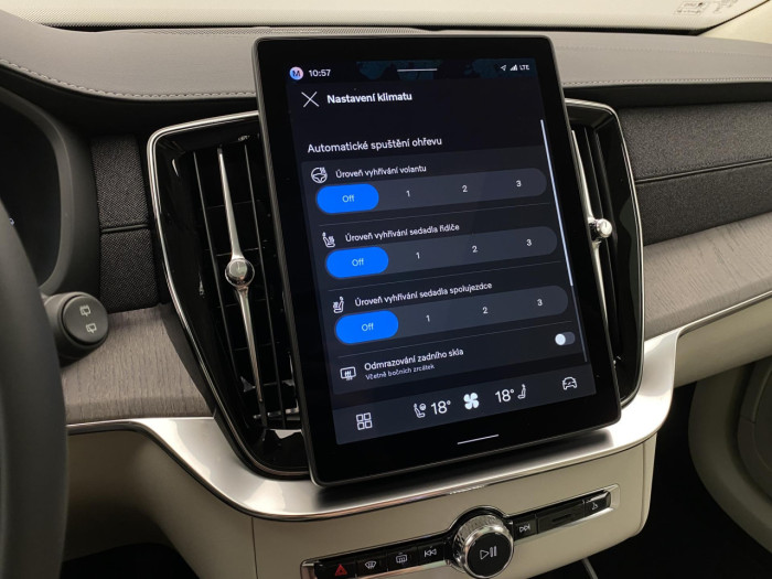 Volvo XC90 T8 AWD Plug-in DARK ULTRA na operativní leasing