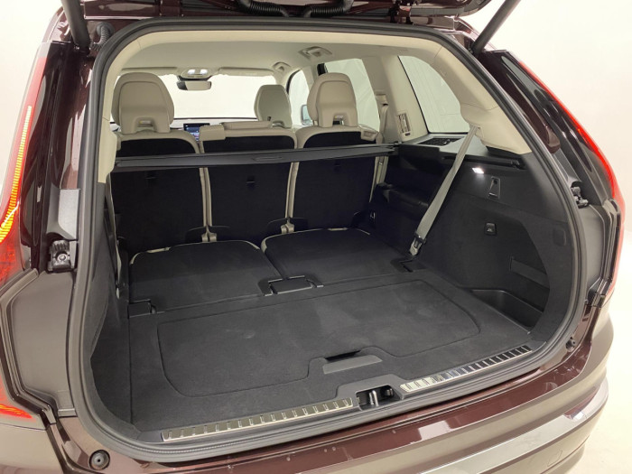 Volvo XC90 T8 AWD Plug-in BRIGHT PLUS 7m na operativní leasing
