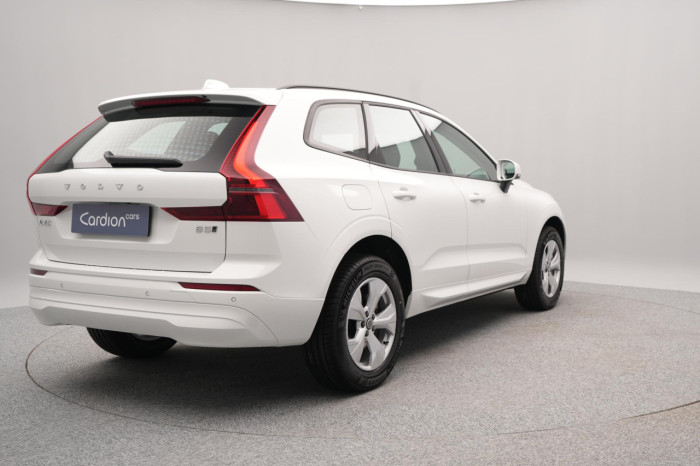 Volvo XC60 B5 AWD AUT ESSENTIAL na operativní leasing