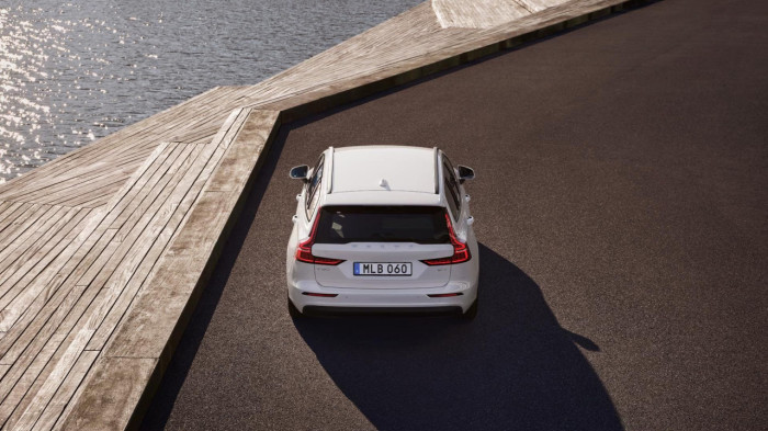 Volvo V60 B4 AUT CORE na operativní leasing