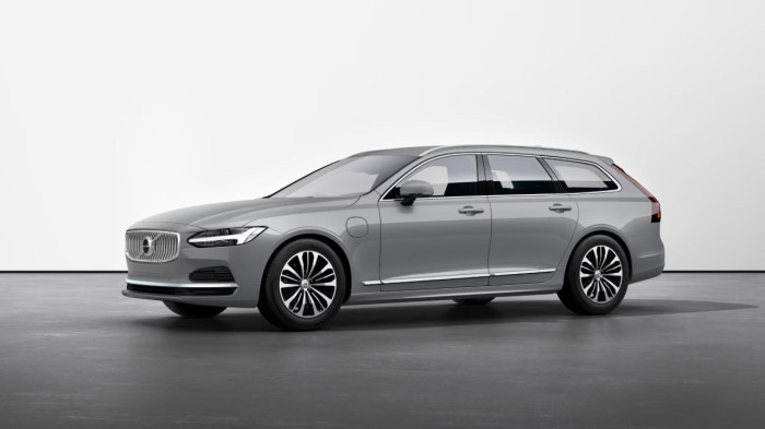 Volvo V90 T6 AWD Plug-in Hybrid CORE na operativní leasing