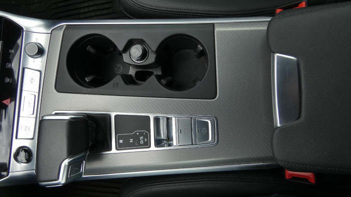 Audi A6 3.0 55 TFSI quattro na operativní leasing