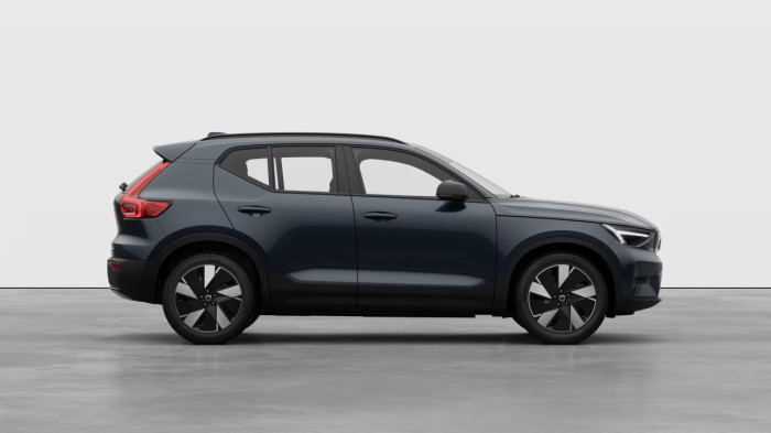 Volvo EX40 PURE ELECTRIC AWD TWIN PLUS na operativní leasing