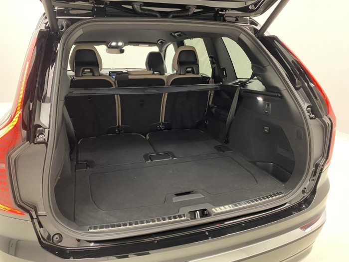 Volvo XC90 T8 AWD Plug-in BRIGHT PLUS 7m na operativní leasing