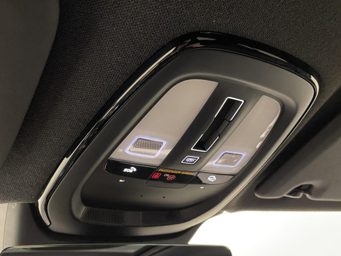 Volvo XC40 B3 AUT DARK PLUS na operativní leasing