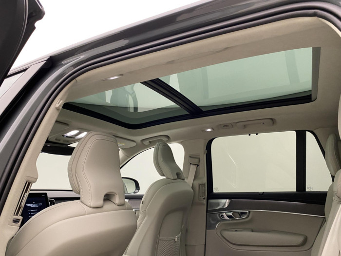 Volvo XC90 T8 AWD Plug-in DARK ULTRA na operativní leasing