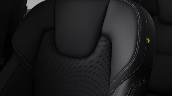 Volvo XC60 B5 AWD AUT DARK ULTRA na operativní leasing