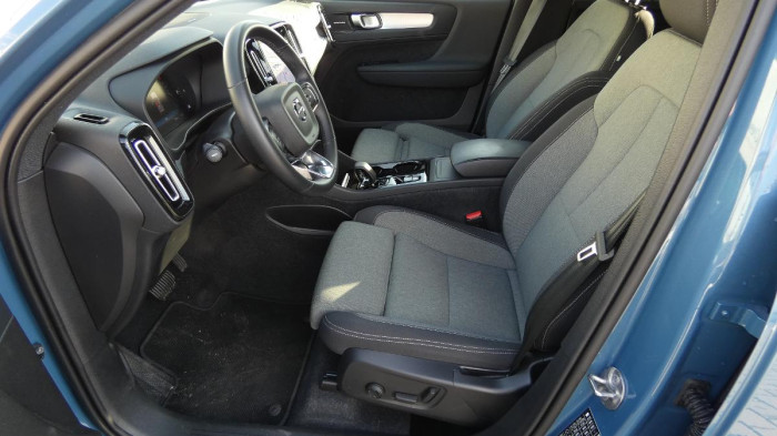 Volvo XC40 B3 Plus Dark DCT na operativní leasing