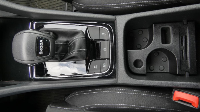 Škoda Karoq 1,5 TSI DSG Sportline na operativní leasing