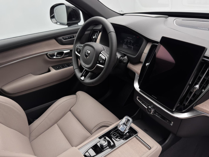 Volvo XC90 T8 AWD Plug-in BRIGHT PLUS 7m na operativní leasing