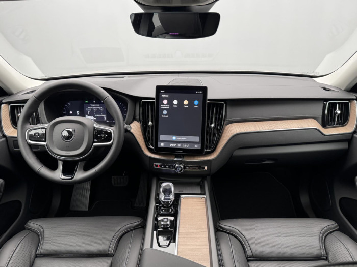 Volvo XC60 B5 AWD AUT DARK ULTRA na operativní leasing