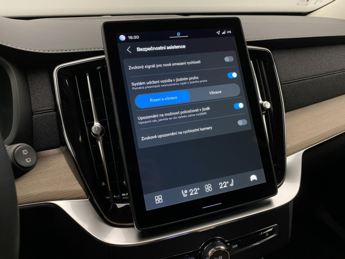 Volvo XC90 T8 AWD RECHARGE BRIGHT PLUS 7m na operativní leasing