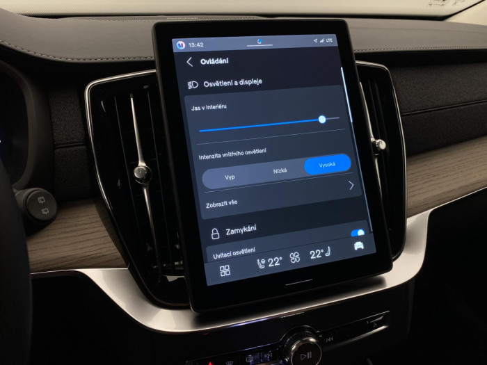 Volvo XC90 T8 AWD RECHARGE BRIGHT PLUS 7m na operativní leasing