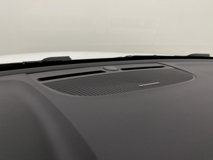 Volvo XC40 B4 AUT DARK PLUS na operativní leasing