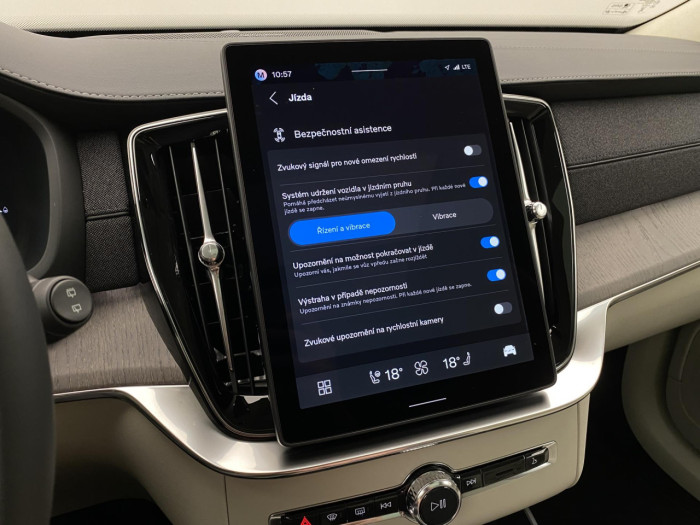 Volvo XC90 T8 AWD Plug-in DARK ULTRA na operativní leasing