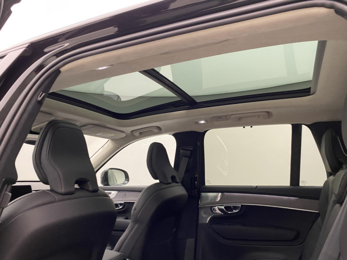 Volvo XC90 T8 AWD Plug-in DARK ULTRA na operativní leasing
