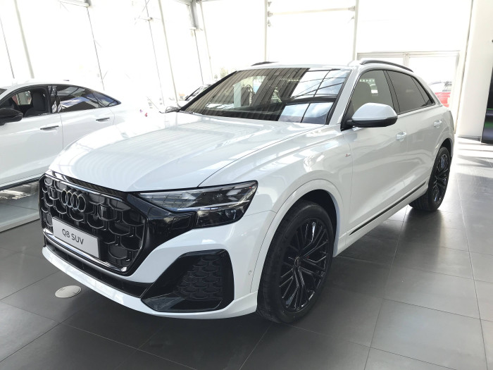 Audi Q8 SUV 50 Quattro 8TT 3,0TDI / 210kW na operativní leasing