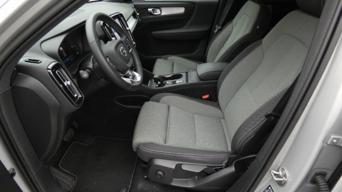 Volvo XC40 B4 FWD Core DCT na operativní leasing