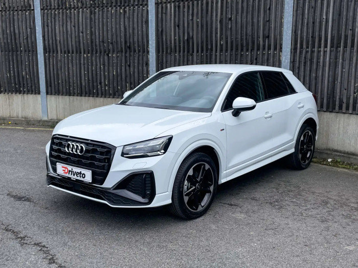 Audi Q2 S line 1.5 TFSI 110 kW Benzín Automatická převodovka na operativní leasing