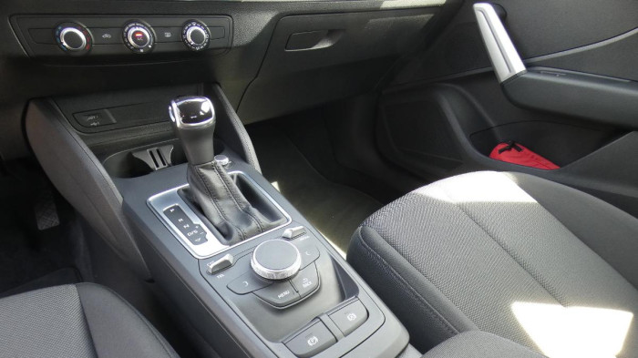 Audi Q2 1,5 TFSI S-line S-tronic na operativní leasing