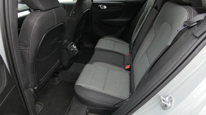 Volvo XC40 B3 PLUS DARK na operativní leasing
