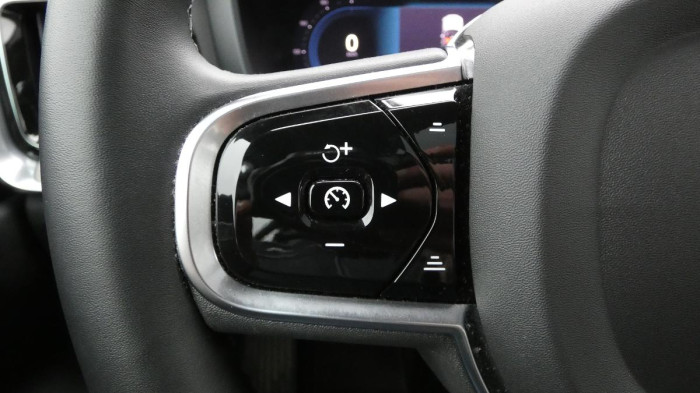 Volvo S60 B5 AWD Ultimate Dark na operativní leasing