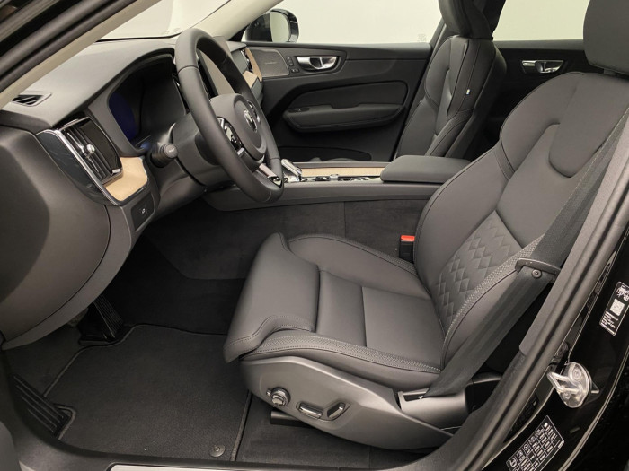 Volvo XC60 B5 AWD AUT BRIGHT PLUS na operativní leasing