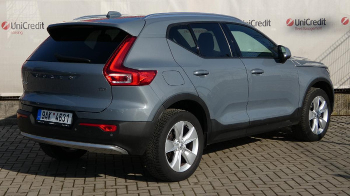 Volvo XC40 T2 FWD Momentum Core na operativní leasing