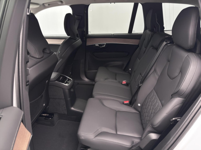 Volvo XC90 T8 AWD Plug-in BRIGHT PLUS 7m na operativní leasing