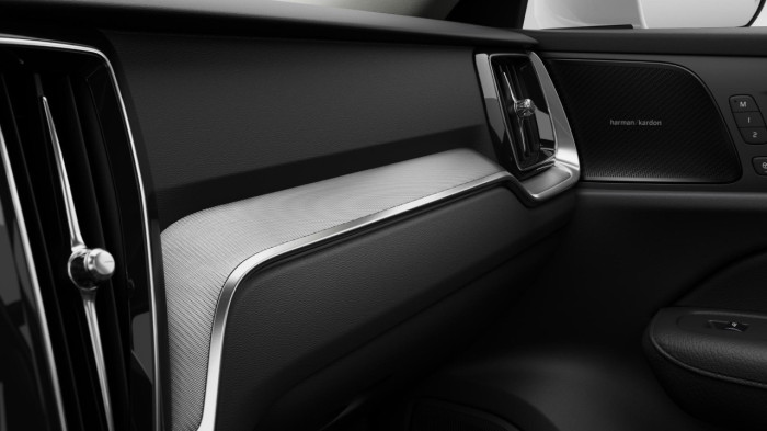Volvo V60 B4 AUT DARK PLUS na operativní leasing